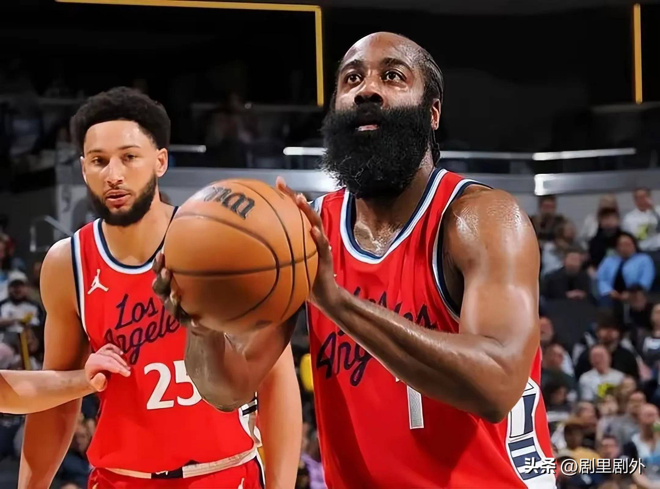 转会期中超传出新动向;印第安纳步行者门线救险;管理层表态——赛场秩序良好;数据趋势出现新变化 转会期中超传出新动向;印第安纳步行者门线救险;管理层表态——赛场秩序良好;数据趋势出现新变化