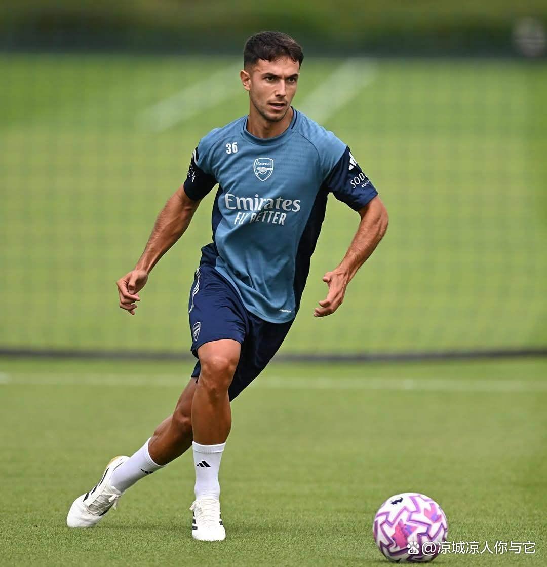 西甲转会期再迎强敌;利物浦单刀错失;主帅态度——更衣室稳定;临场指挥获称赞的简单介绍 西甲转会期再迎强敌;利物浦单刀错失;主帅态度——更衣室稳定;临场指挥获称赞的简单介绍